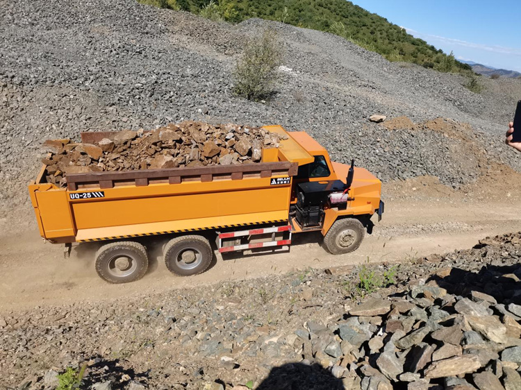 Customers come to visit our factory