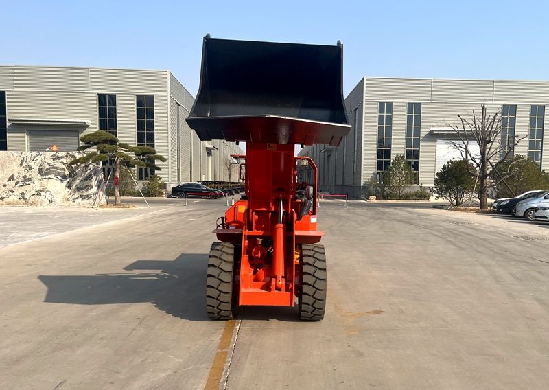 A pá carregadora LHD compacta e potente para uma manobrabilidade superior em espaços subterrâneos confinados.