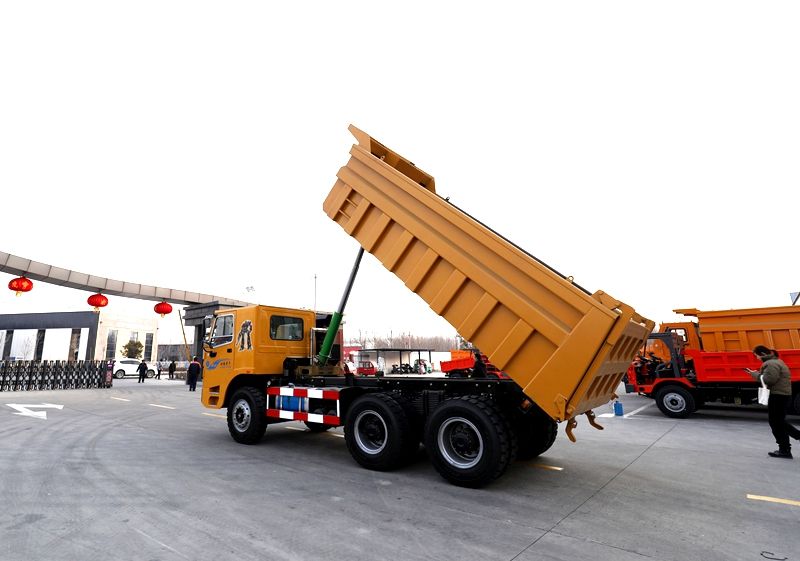25-ton wheeled flathead mining dump truck 