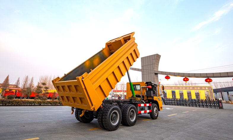 Camión volquete minero de cabeza plana con ruedas de 35 toneladas