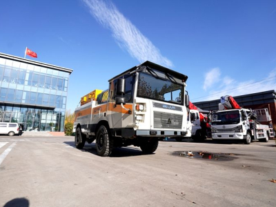 Veicolo per il trasporto di materiale da brillamento in miniera sotterranea: trasporto senza cingoli con motore diesel per carichi pericolosi