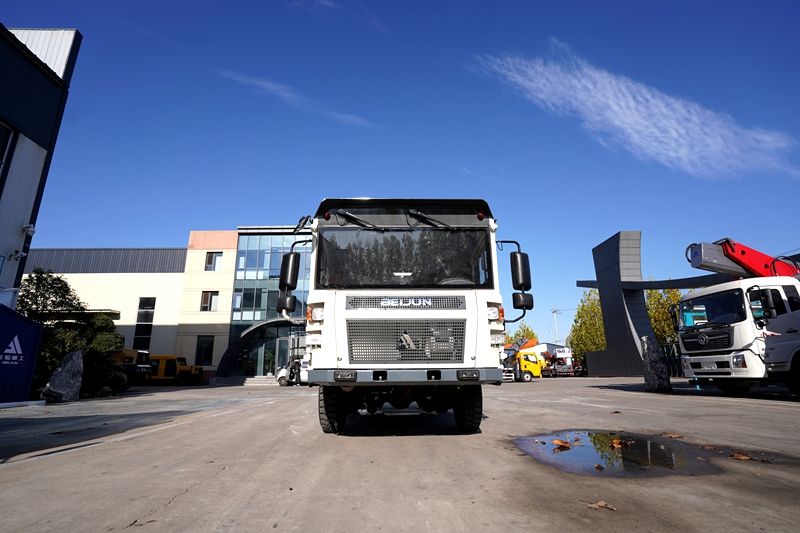 भूमिगत खदान विस्फोट सामग्री परिवहन वाहन: खतरनाक भारों के लिए डीजल-चालित ट्रैक रहित ढुलाई वाहन भूमिगत खदान विस्फोट सामग्री परिवहन वाहन: खतरनाक भारों के लिए डीजल-चालित ट्रैक रहित ढुलाई वाहन