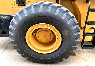 Devirmeli Kompakt Tekerlekli Yükleyici