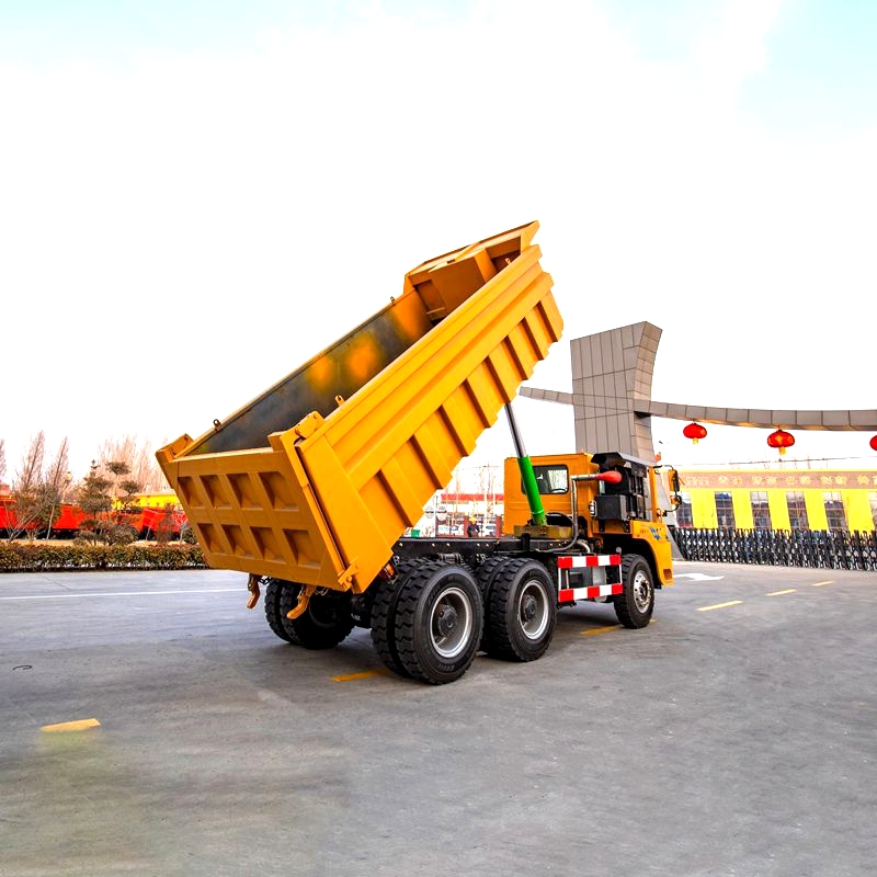 Карьерный самосвал с плоским носом