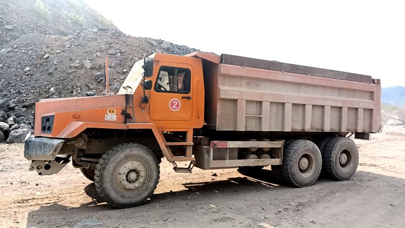 35-ton sharp-nose wheeled mining dump truck