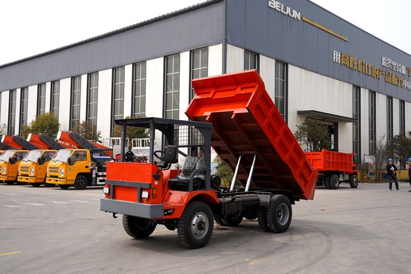 Autocarri con cassone ribaltabile per miniere a ruote