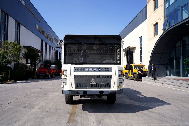 Прорыв в области безрельсового горнодобывающего оборудования: новый безрельсовый транспортер дизельного топлива оптимизирует логистику в подземных горных работах. Прорыв в области безрельсового горнодобывающего оборудования: новый безрельсовый транспортер дизельного топлива оптимизирует логистику в подземных горных работах.