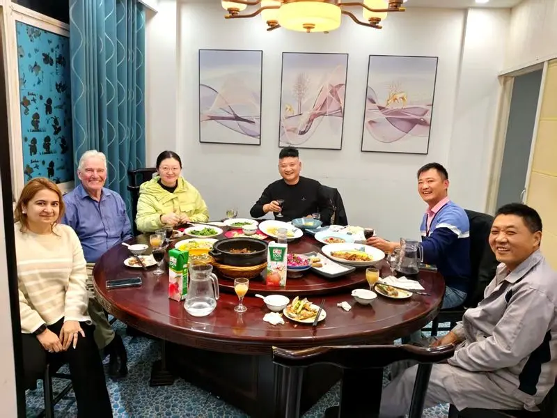 फैक्ट्री का दौरा, गहन बातचीत और रात्रिभोज के बाद का मिलन समारोह