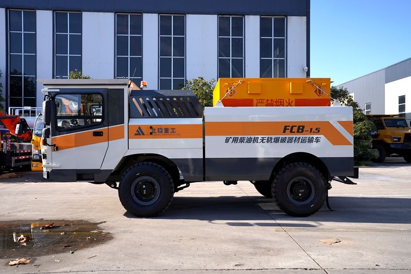 Vehículo minero a prueba de explosiones: comprobación de precintos y lámparas: ausencia de chispas en zonas de gas.