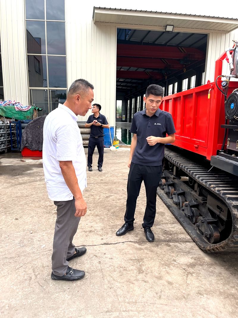 Una delegación del gigante minero malasio visita Beijun Machinery y concreta la compra de camiones mineros sobre orugas de servicio pesado.