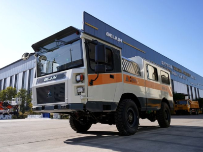Veicolo per il trasporto di personale nelle miniere sotterranee di Beijun, progettato per garantire sicurezza e prestazioni in ambienti minerari difficili