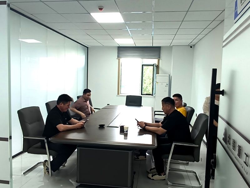 Mongolian Client Tours Mining Machinery Factory to Deepen Collaboration Mongolian Client Tours Mining Machinery Factory to Deepen Collaboration