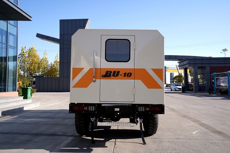 Vehículo de transporte de personal para minas subterráneas Beijun, diseñado para brindar seguridad y rendimiento en entornos mineros hostiles.