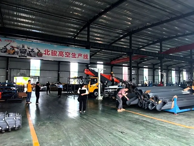 Un cliente mongolo visita una fabbrica di macchinari per l'estrazione mineraria per approfondire la collaborazione Un cliente mongolo visita una fabbrica di macchinari per l'estrazione mineraria per approfondire la collaborazione