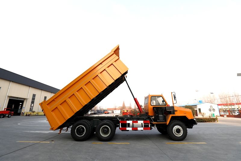 Eficiencia y seguridad en el mercado: Camiones mineros de punta plana y de punta larga en operaciones subterráneas