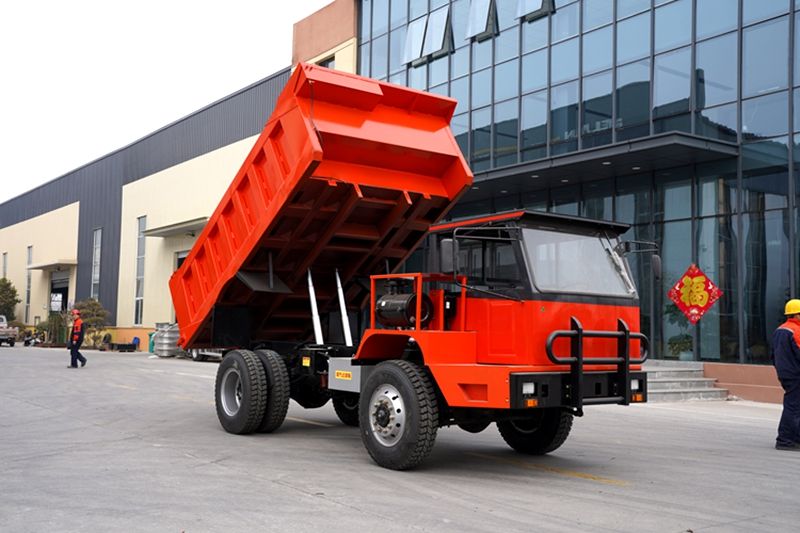 Más allá de la fricción: ¿Cómo los ejes de freno húmedos protegen la seguridad de los camiones mineros subterráneos en las bajadas?