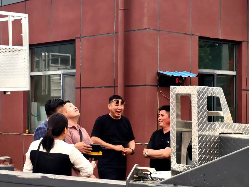 Un cliente mongolo visita una fabbrica di macchinari per l'estrazione mineraria per approfondire la collaborazione Un cliente mongolo visita una fabbrica di macchinari per l'estrazione mineraria per approfondire la collaborazione