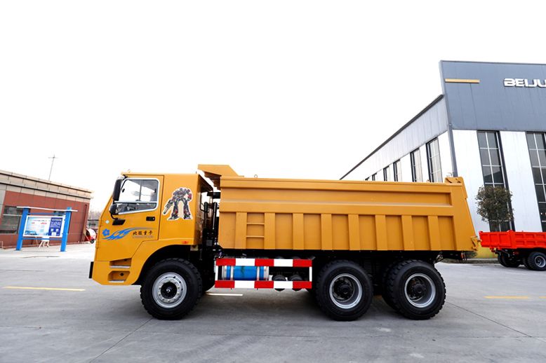 Camión volquete minero de cabeza plana con ruedas de 35 toneladas
